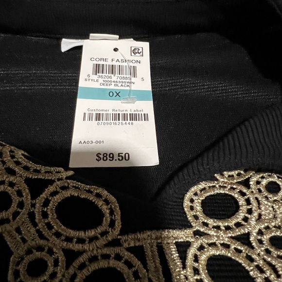 Plus Size Top - Picture 5 of 5